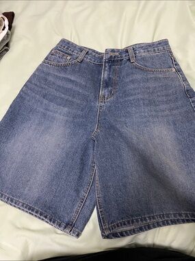 Classic Blue Denim Bermuda Shorts - Casual High-Rise Style